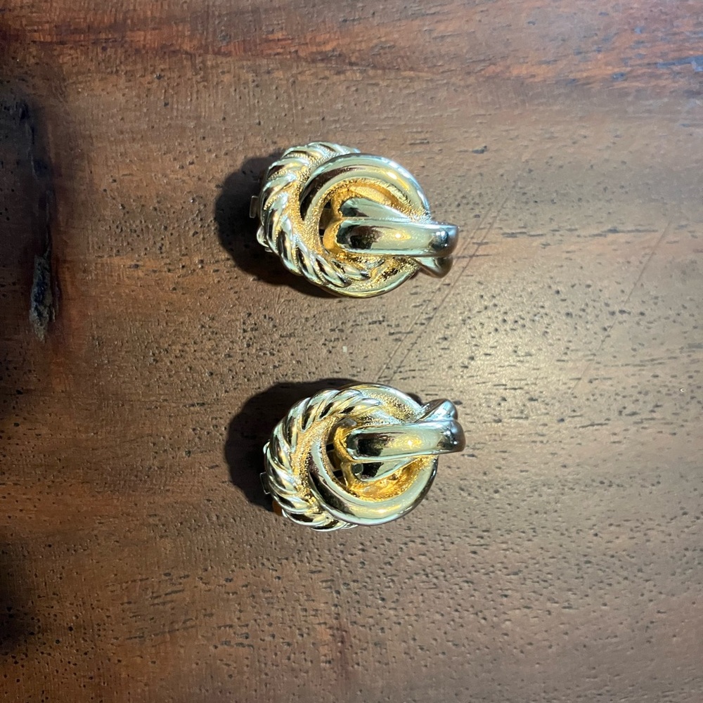 BURBERRYS CLIP ON EARRINGS AUTHENTIC! - Picture 8 of 11